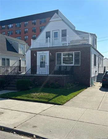 $2,600 | 318 East Penn Street, Long Beach, NY 11561