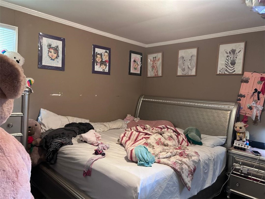 213 East Shockley Ferry Road Anderson, SC 29624 - Photo 19 of 20 This cozy room offers a comfortable and inviting atmosphere, ideal for restful nights.