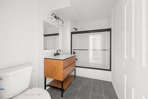 $2,800 | 432 Warren Street, Unit 2R, Hudson, NY 12534