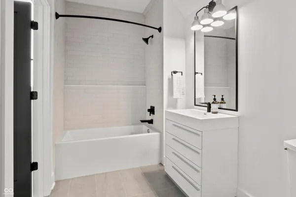 $3,649,000 | 9700 Windy Hills Drive, Zionsville, IN 46077