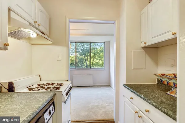 $1,700 | 10401 Grosvenor Place, Unit 524, Rockville, MD 20852