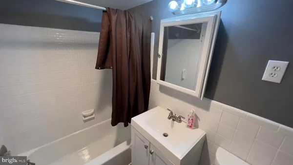 $1,700 | 10401 Grosvenor Place, Unit 524, Rockville, MD 20852