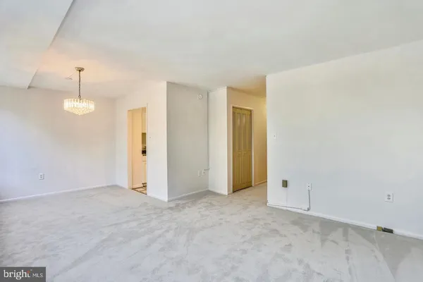 $1,700 | 10401 Grosvenor Place, Unit 524, Rockville, MD 20852