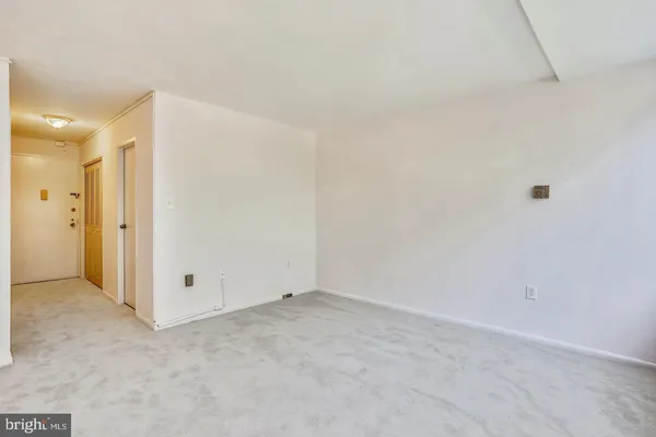 $1,700 | 10401 Grosvenor Place, Unit 524, Rockville, MD 20852