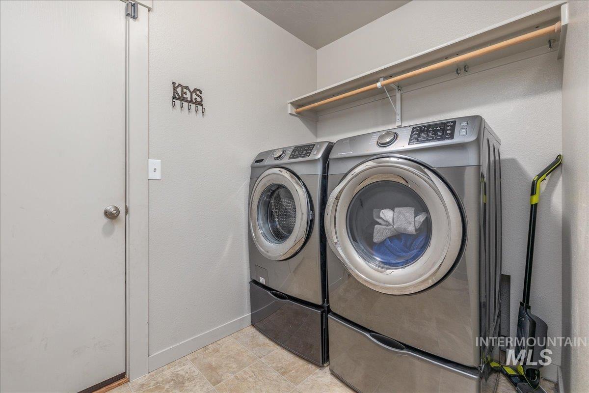661 North Scotney Avenue Meridian, ID 83642 - Photo 17 of 22 Washroom featuring independent washer and dryer and baseboards