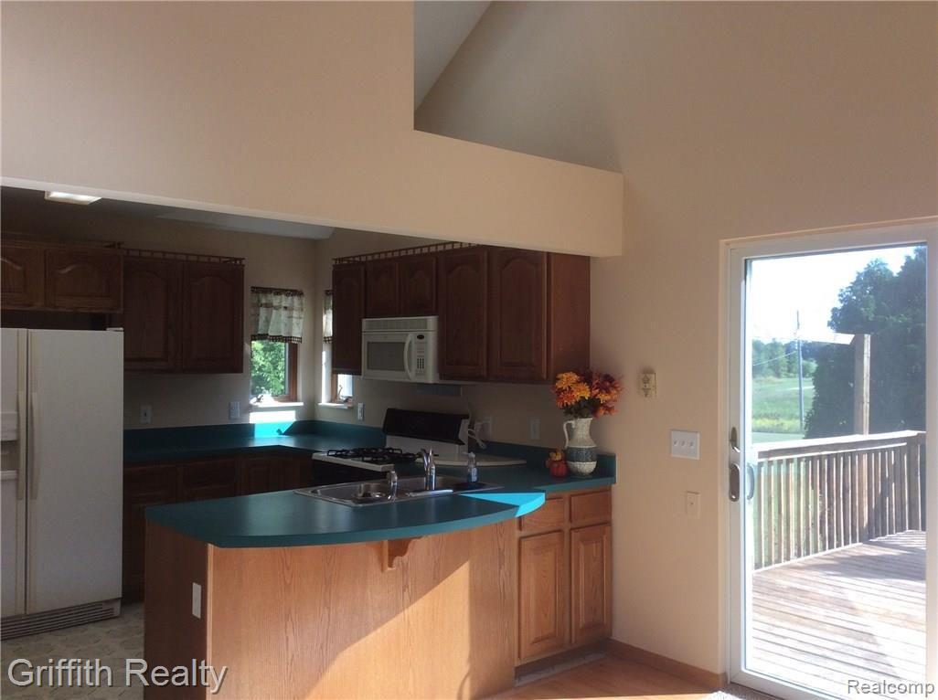 7290 Green Road Fenton, MI 48430 - Photo 12 of 32 IMG_6316.JPG