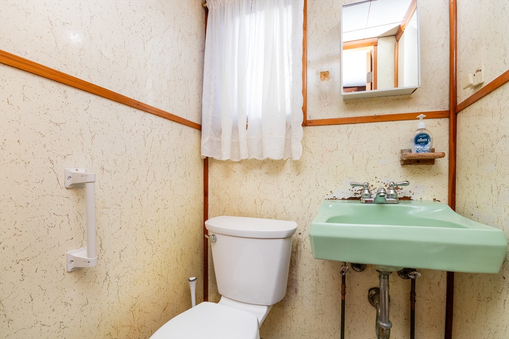 15 Brainard Street Boston, MA 02136 - Photo 8 of 19