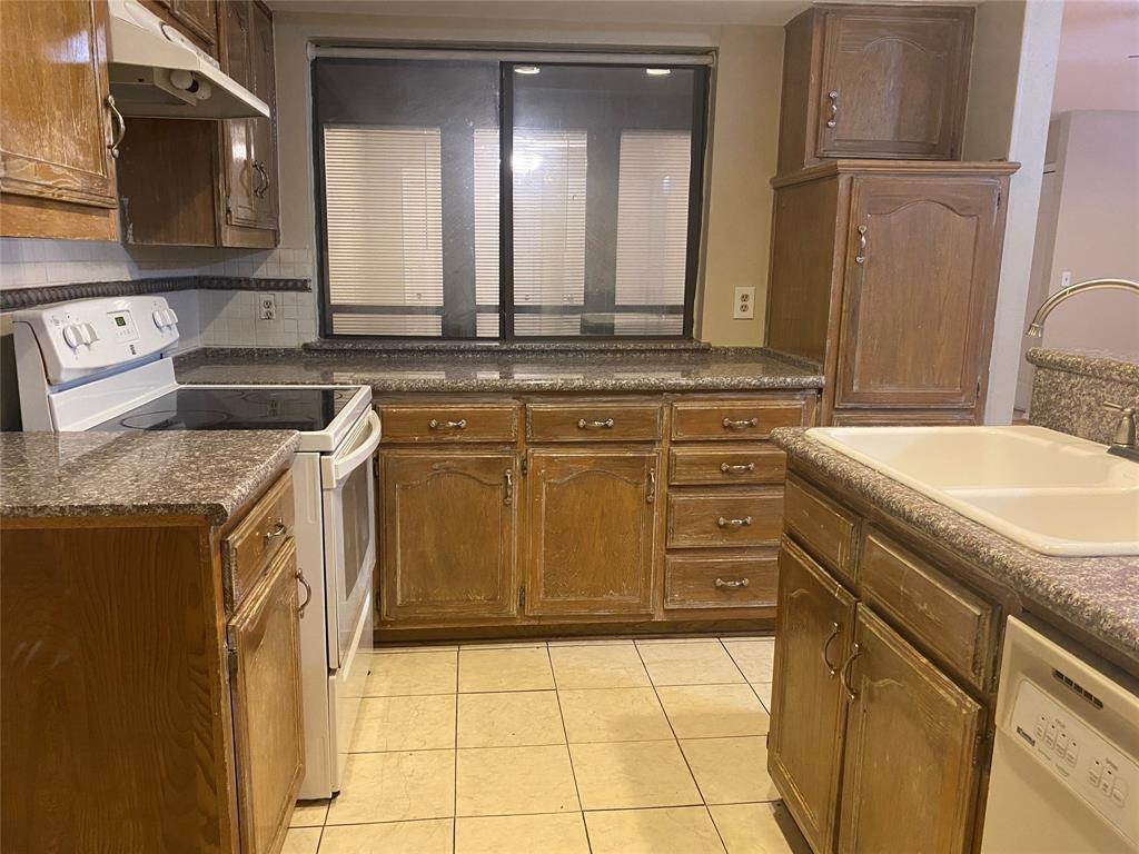 3035 Allister Street Dallas, TX 75229 - Photo 9 of 32