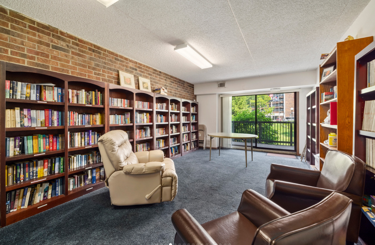 1504 Woodbridge Road, Unit 1F Joliet, IL 60436 - Photo 17 of 21 Gallery Image 17