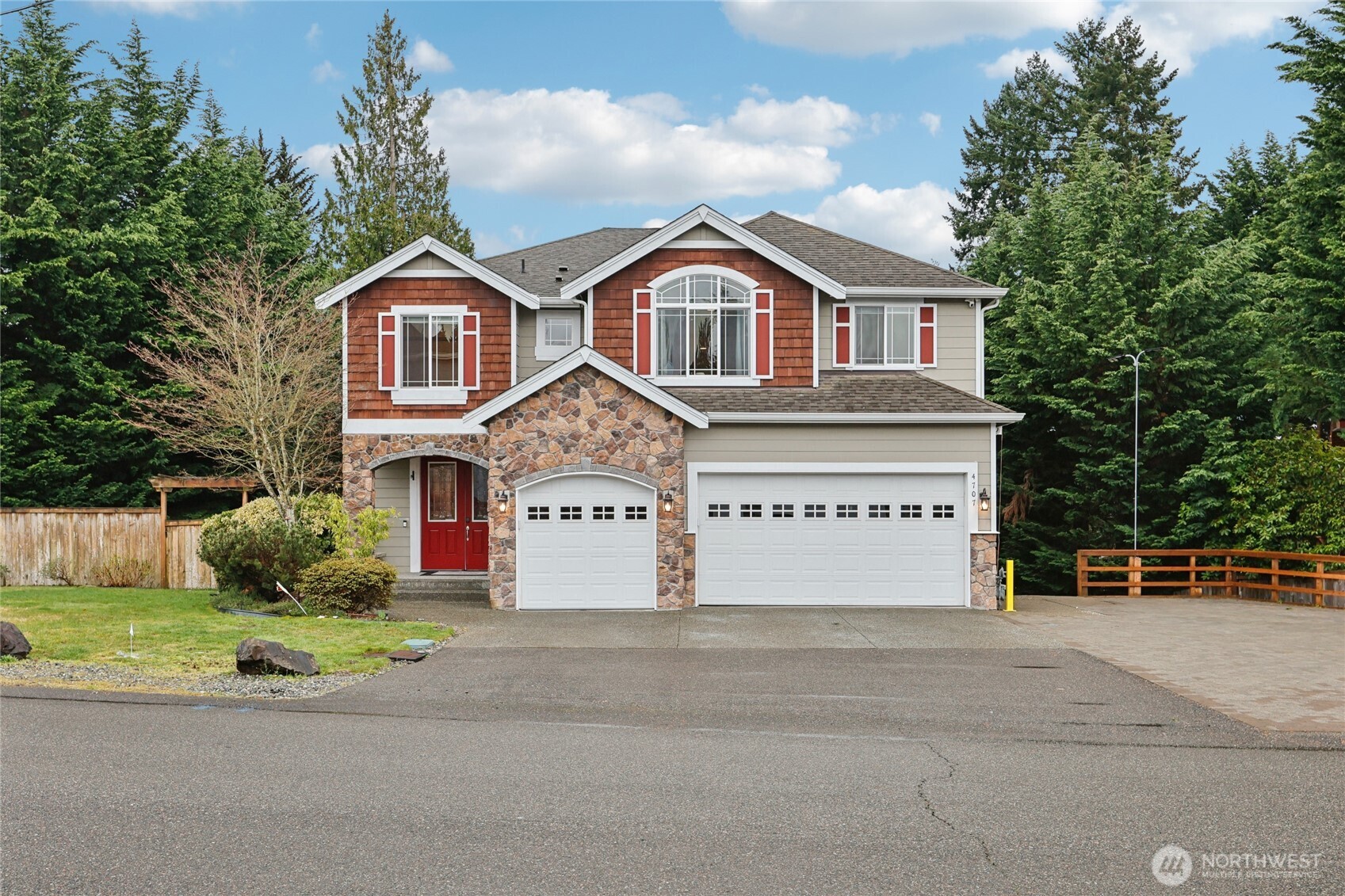 4707 Northeast 7th Place Renton, WA 98059 - Photo 1 of 40