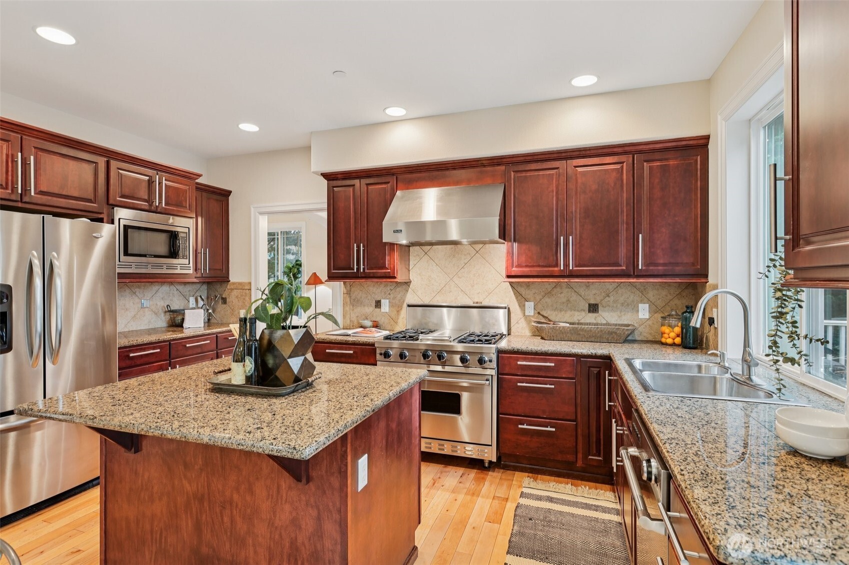 4707 Northeast 7th Place Renton, WA 98059 - Photo 10 of 40