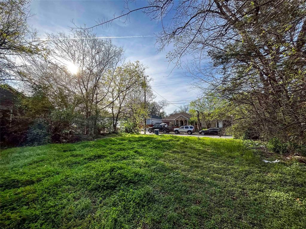 2840 Marburg Street Dallas, TX 75215 - Photo 2 of 2 a view of a lush green space