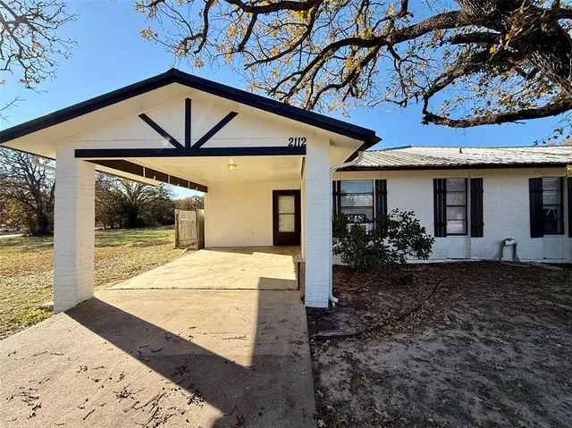 $1,395 | 2112 Tanglewood Street, Weatherford, TX 76085