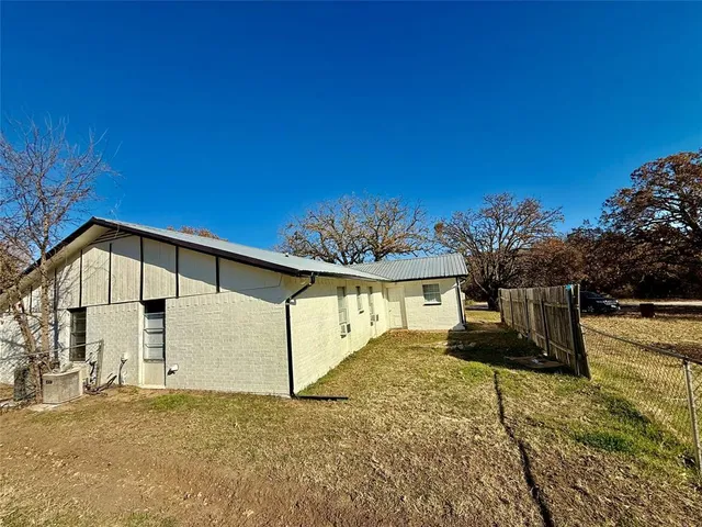 $1,395 | 2112 Tanglewood Street, Weatherford, TX 76085