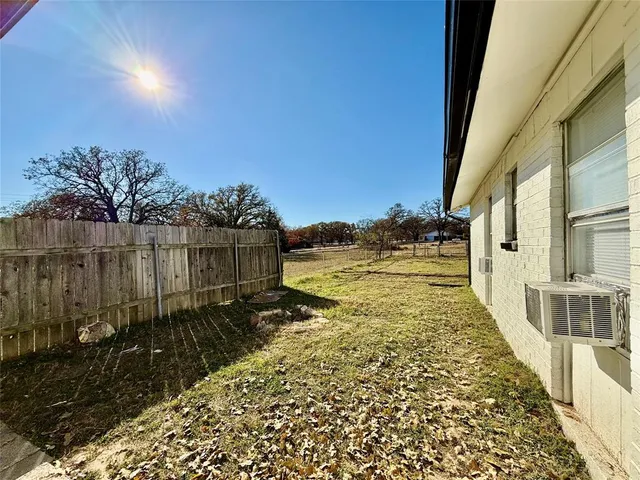 $1,395 | 2112 Tanglewood Street, Weatherford, TX 76085