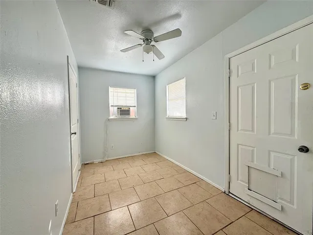 $1,395 | 2112 Tanglewood Street, Weatherford, TX 76085