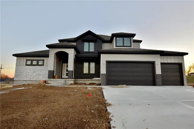 $844,450 | 8325 Northeast 76th Terrace, Kansas City, MO 64155