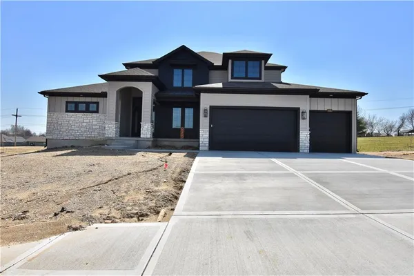 $844,450 | 8325 Northeast 76th Terrace, Kansas City, MO 64155