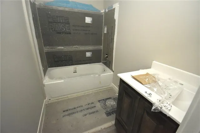 $844,450 | 8325 Northeast 76th Terrace, Kansas City, MO 64155