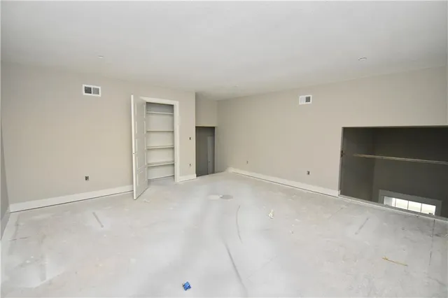 $844,450 | 8325 Northeast 76th Terrace, Kansas City, MO 64155