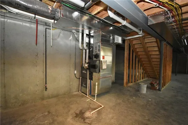 $844,450 | 8325 Northeast 76th Terrace, Kansas City, MO 64155