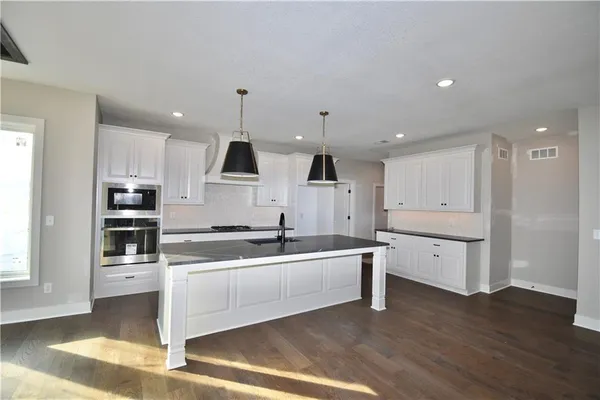 $844,450 | 8325 Northeast 76th Terrace, Kansas City, MO 64155
