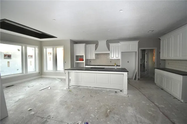 $844,450 | 8325 Northeast 76th Terrace, Kansas City, MO 64155