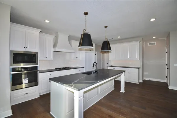 $844,450 | 8325 Northeast 76th Terrace, Kansas City, MO 64155