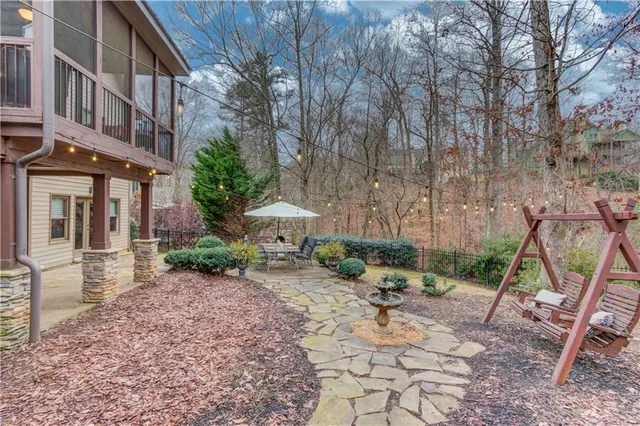 a view of outside area