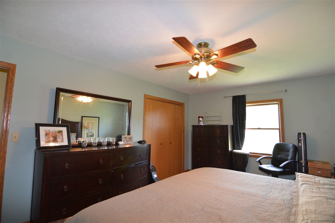 3175 South County Farm Road Warsaw, IN 46580 - Photo 16 of 36