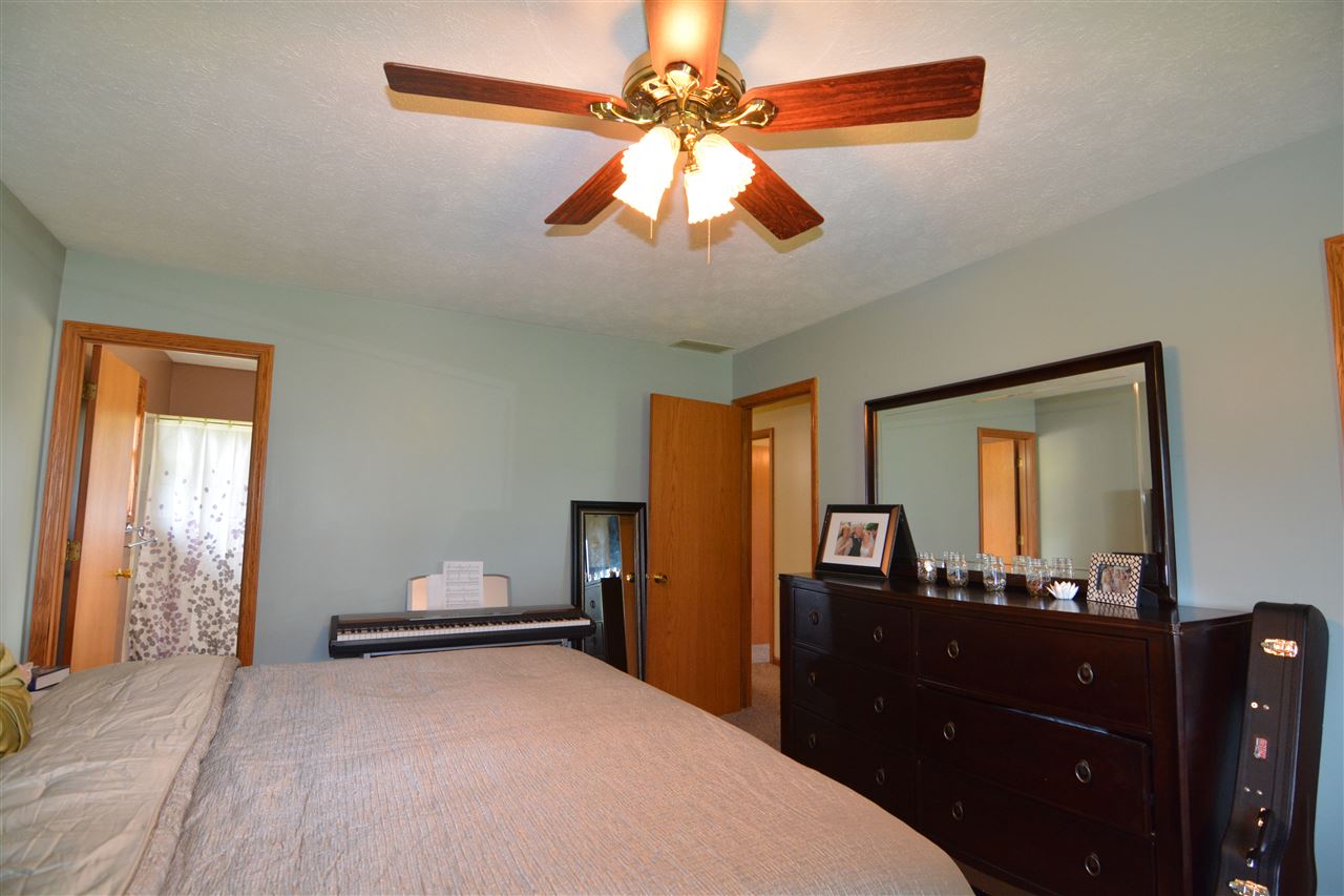 3175 South County Farm Road Warsaw, IN 46580 - Photo 17 of 36