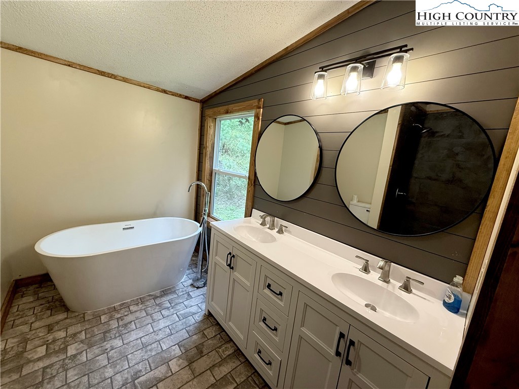 1074 Howard Colvard Road Crumpler, NC 28617 - Photo 9 of 20 Gallery Image 9