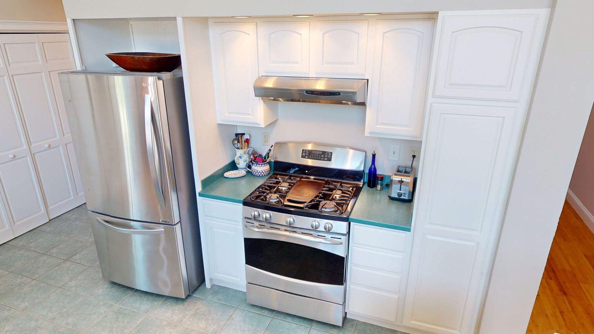 159 Lincoln Street, Unit 10 Westbrook, ME 04092 - Photo 16 of 55 Gas stove