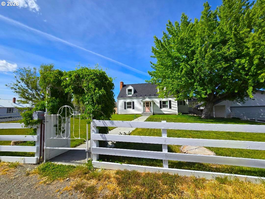 633 Southeast Hillcrest Road John Day, OR 97845 - Photo 1 of 48