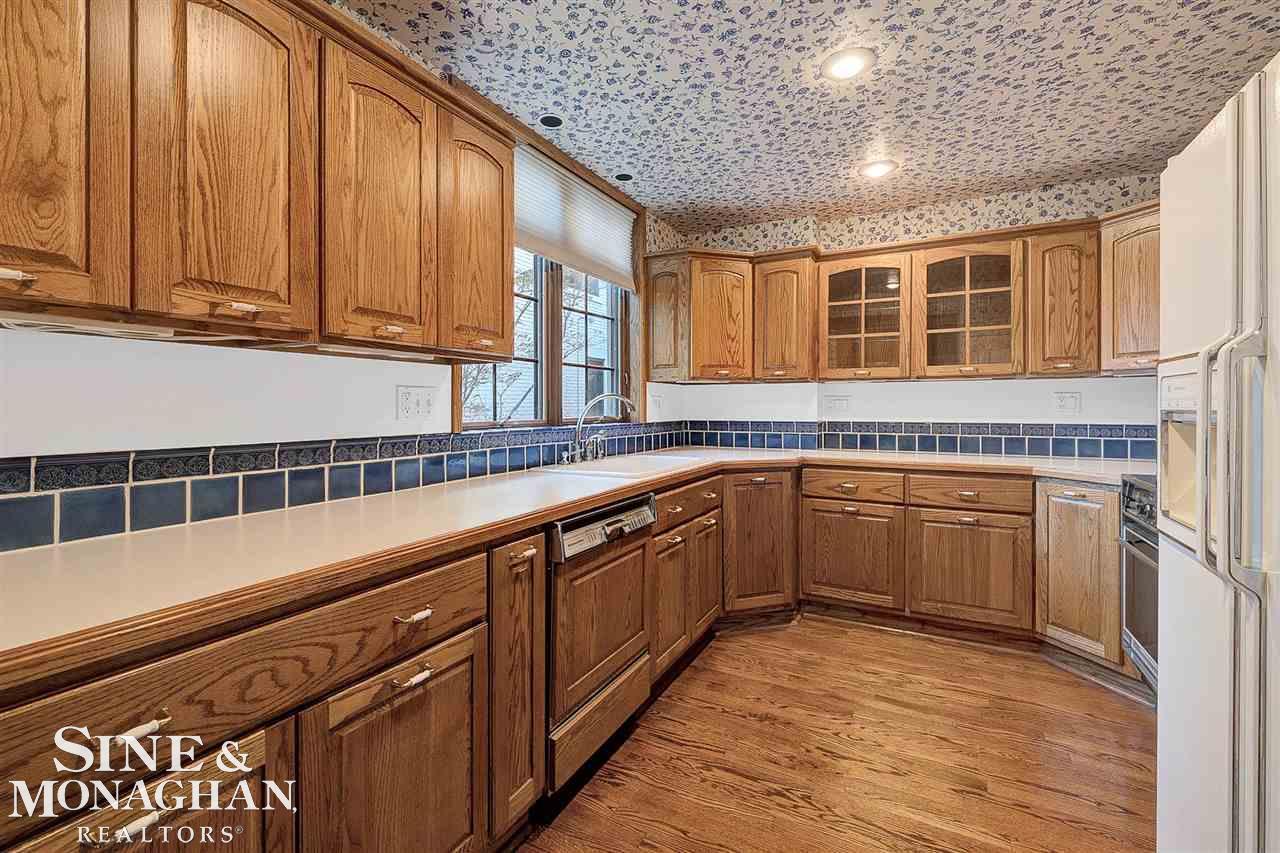 65 Moran Road Grosse Pointe, MI 48236 - Photo 7 of 37 50059289-6.JPG