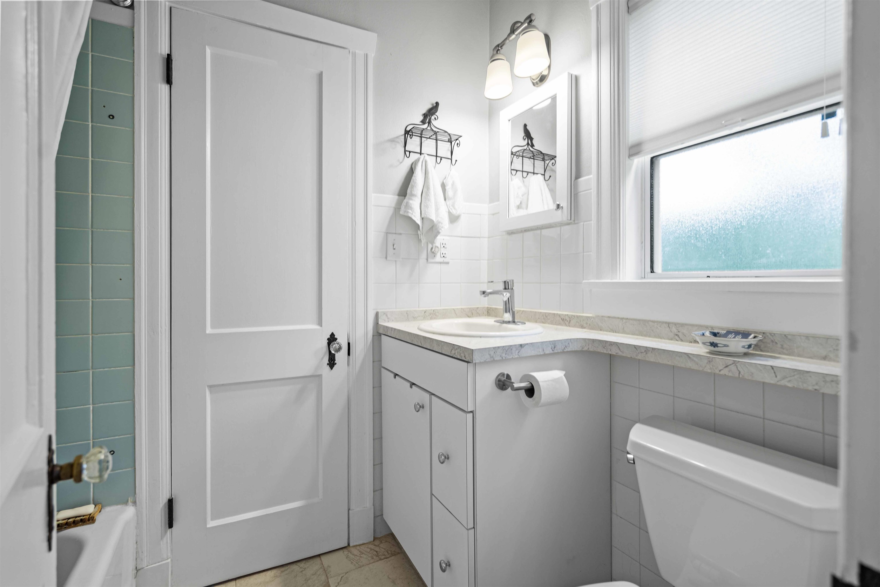 716 Northeast 10th Avenue Gainesville, FL 32601 - Photo 12 of 29 a bathroom with a toilet sink and mirror
