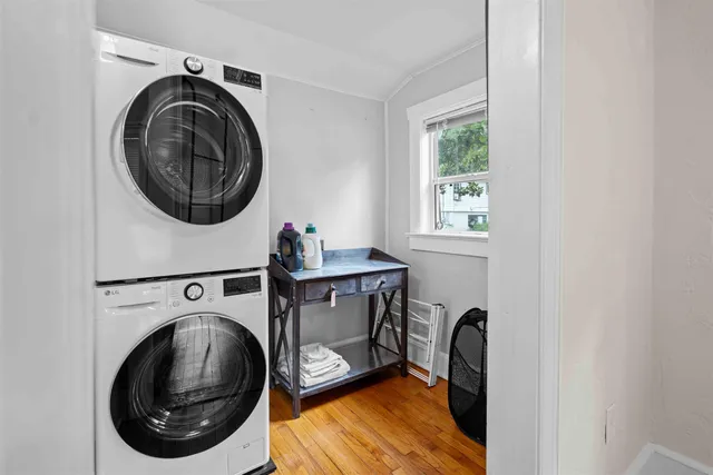 a view of a bedroom with washer and dryer