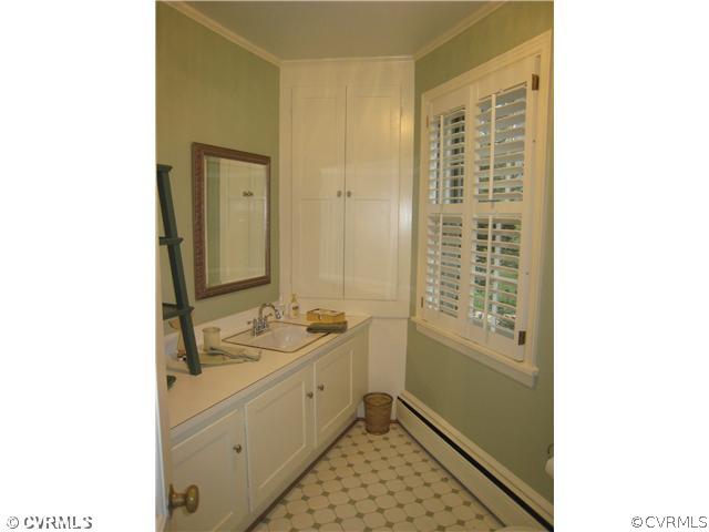 308 Westoe Road Henrico, VA 23229 - Photo 10 of 16 Other - First floor powder room.