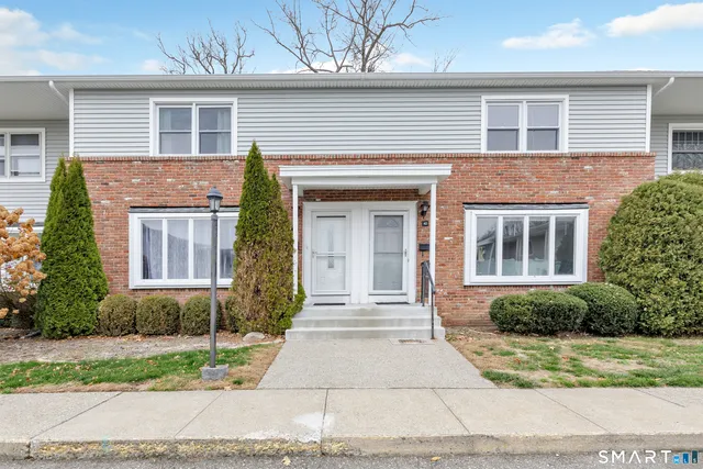 $325,000 | 40 Carriage Path North, Unit 40, Milford, CT 06460