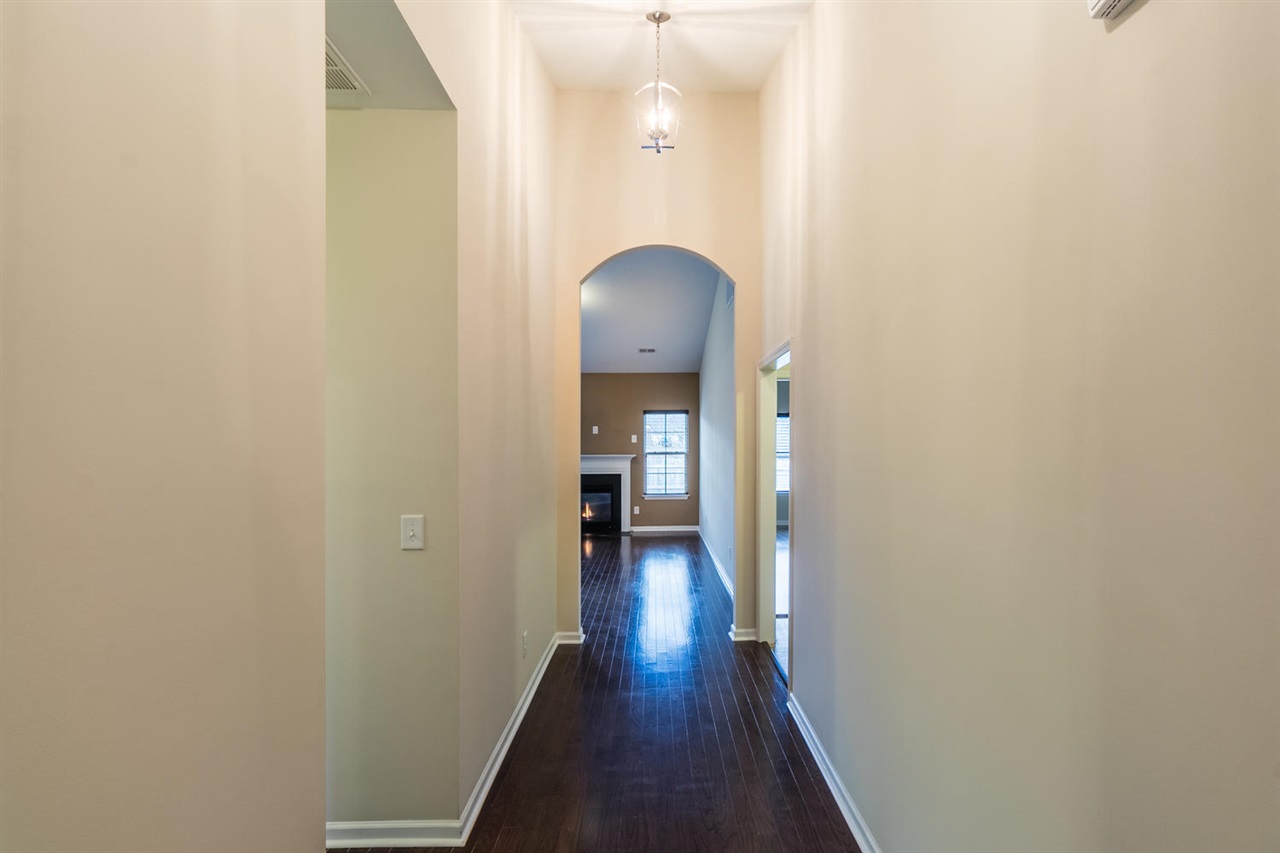 191 Castleton Circle Boiling Springs, SC 29316 - Photo 3 of 21 Front foyer w/ arched openings