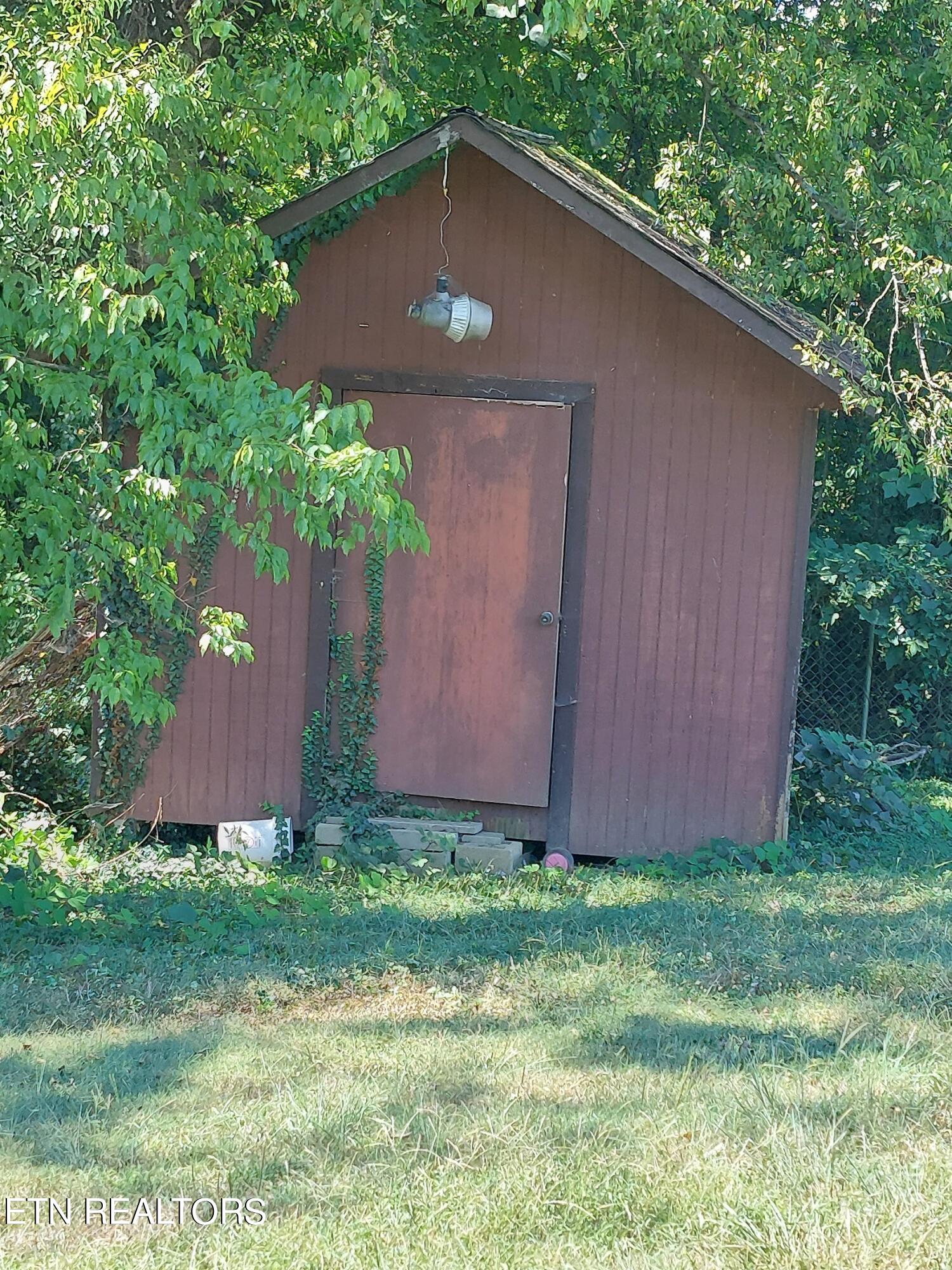 1725 Middlesettlements Road Maryville, TN 37801 - Photo 6 of 11 storage building conveys