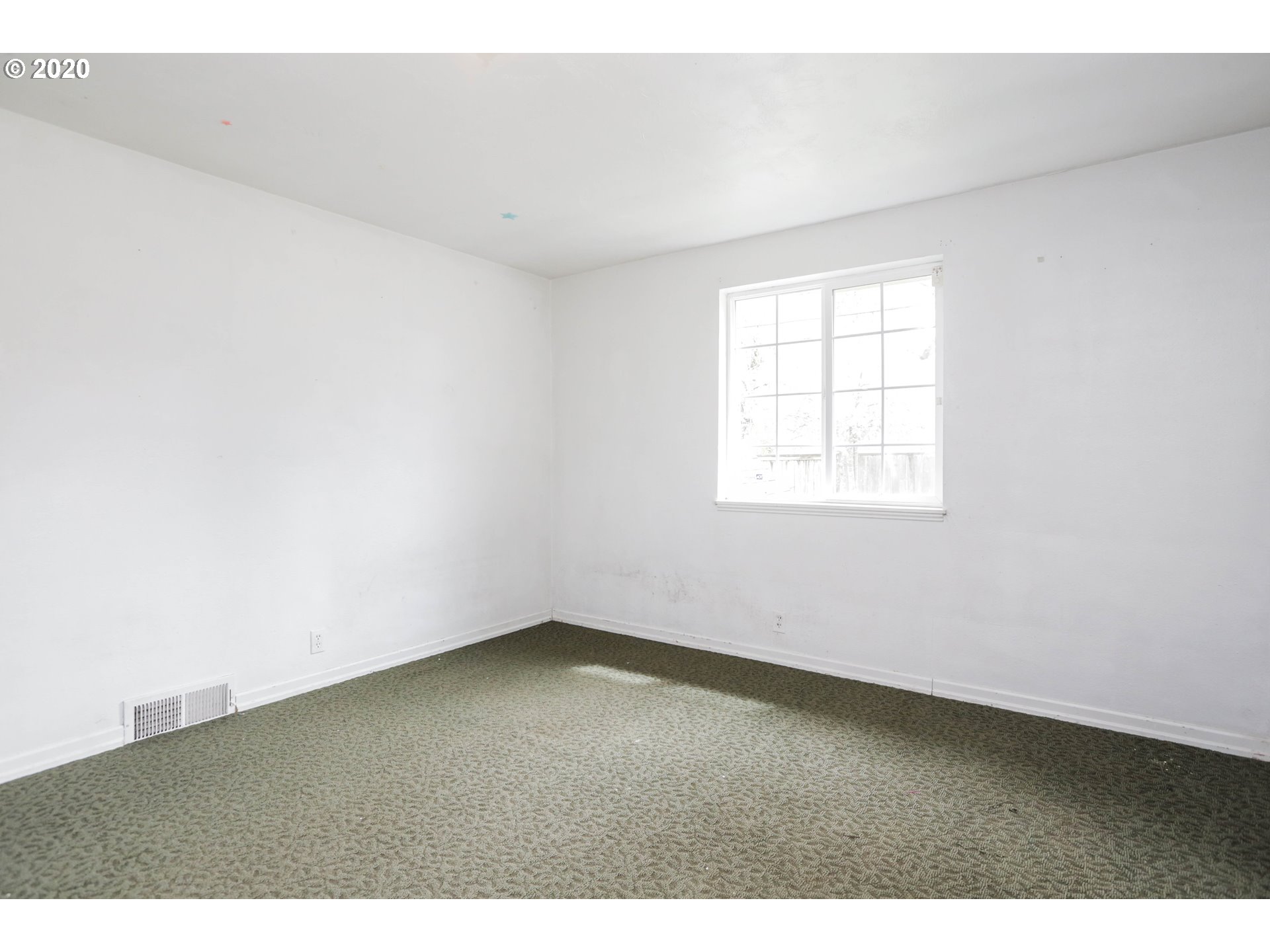 410 Maxwell Road Eugene, OR 97404 - Photo 13 of 31 Gallery Image 13