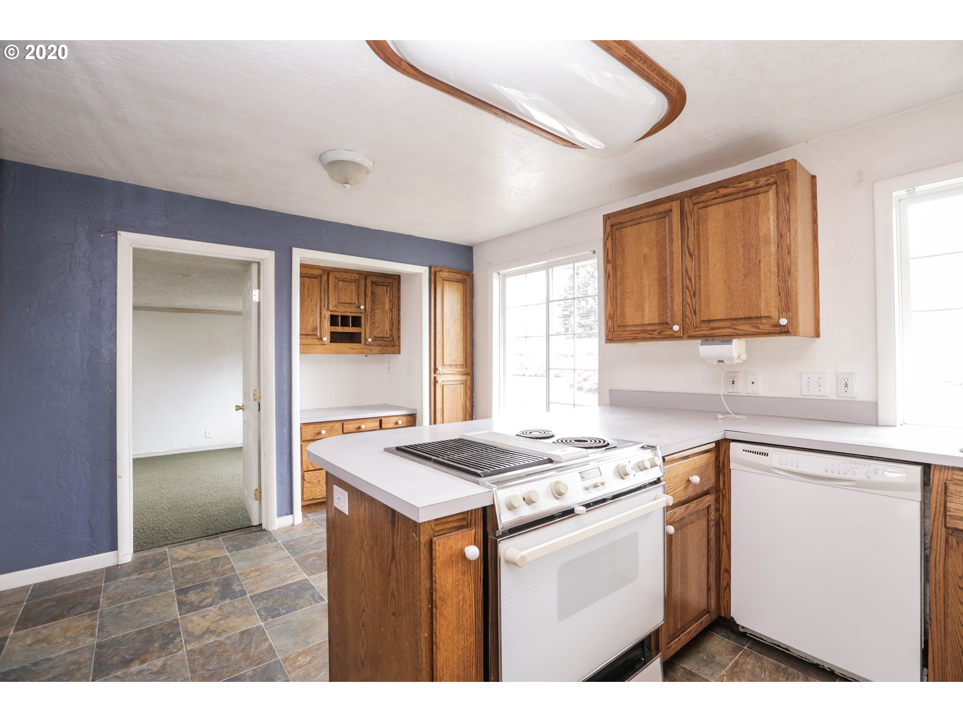 410 Maxwell Road Eugene, OR 97404 - Photo 3 of 31 Gallery Image 3