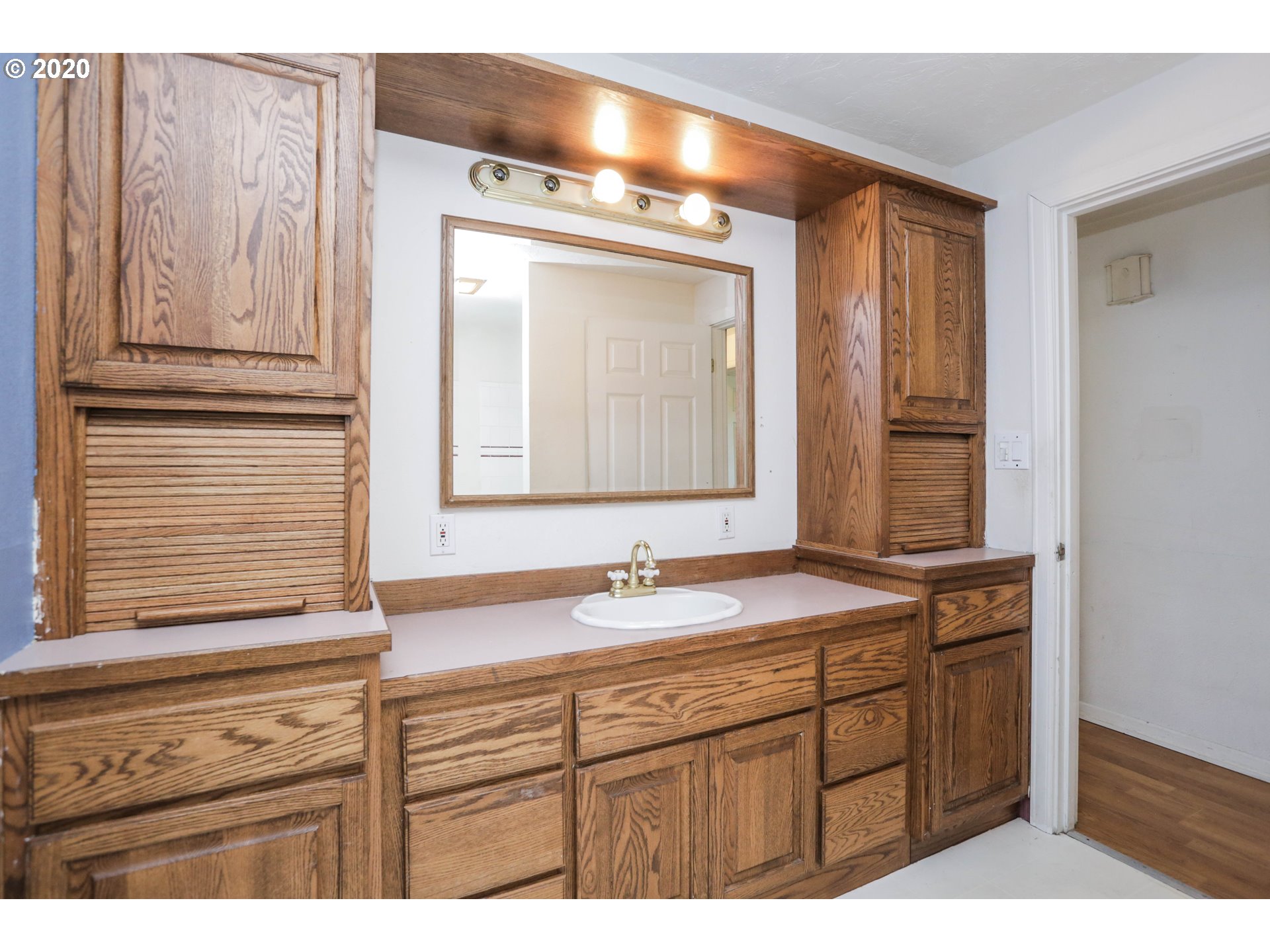 410 Maxwell Road Eugene, OR 97404 - Photo 10 of 31 Gallery Image 10