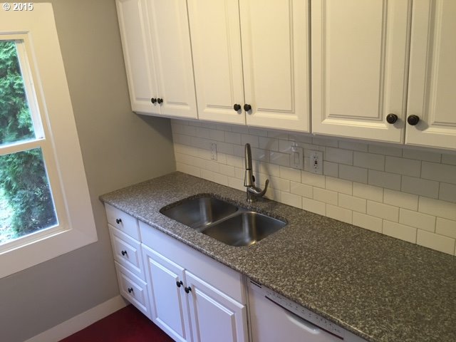 4515 Southwest Garden Home Road Portland, OR 97219 - Photo 8 of 17 Gallery Image 8