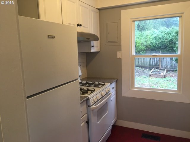 4515 Southwest Garden Home Road Portland, OR 97219 - Photo 9 of 17 Gallery Image 9