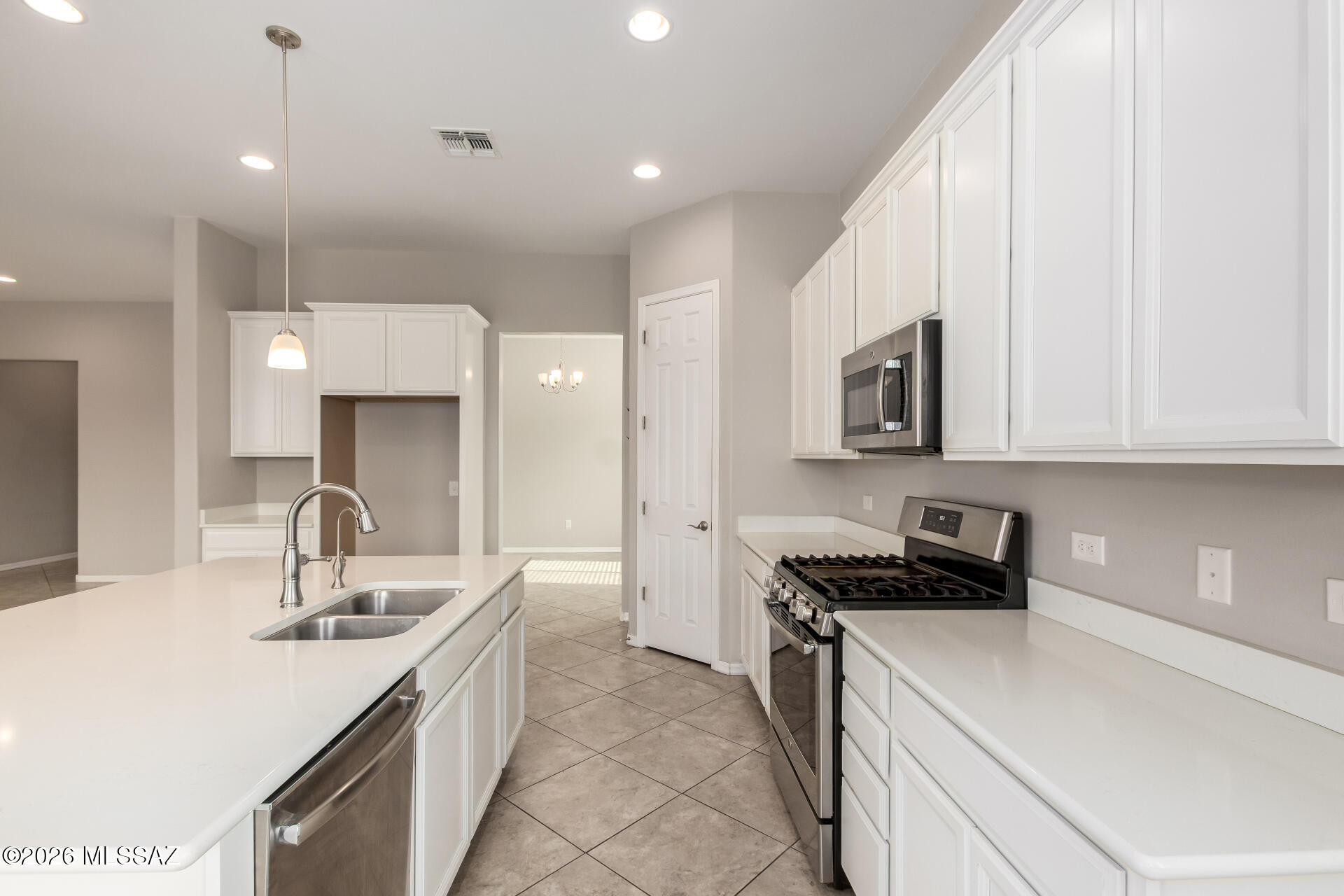2974 South Open Range Way Tucson, AZ 85713 - Photo 11 of 27 Kitchen