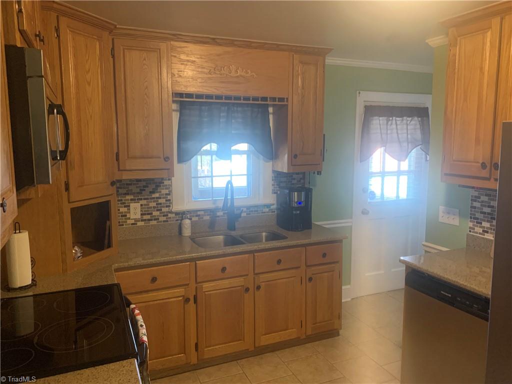 290 Bunker Road Mount Airy, NC 27030 - Photo 8 of 27 Gallery Image 8