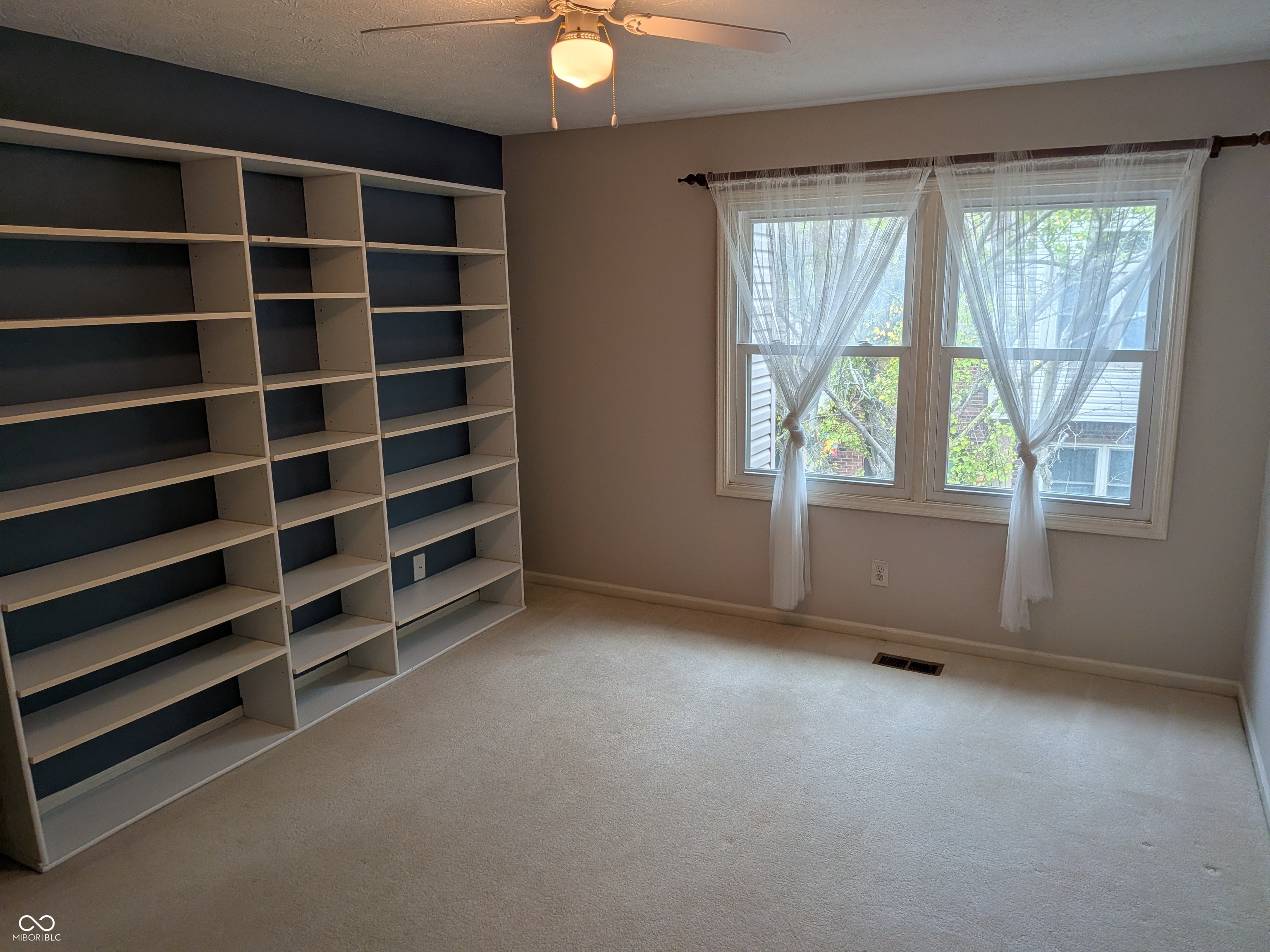 9464 Maple Way Indianapolis, IN 46268 - Photo 23 of 24 Gallery Image 23