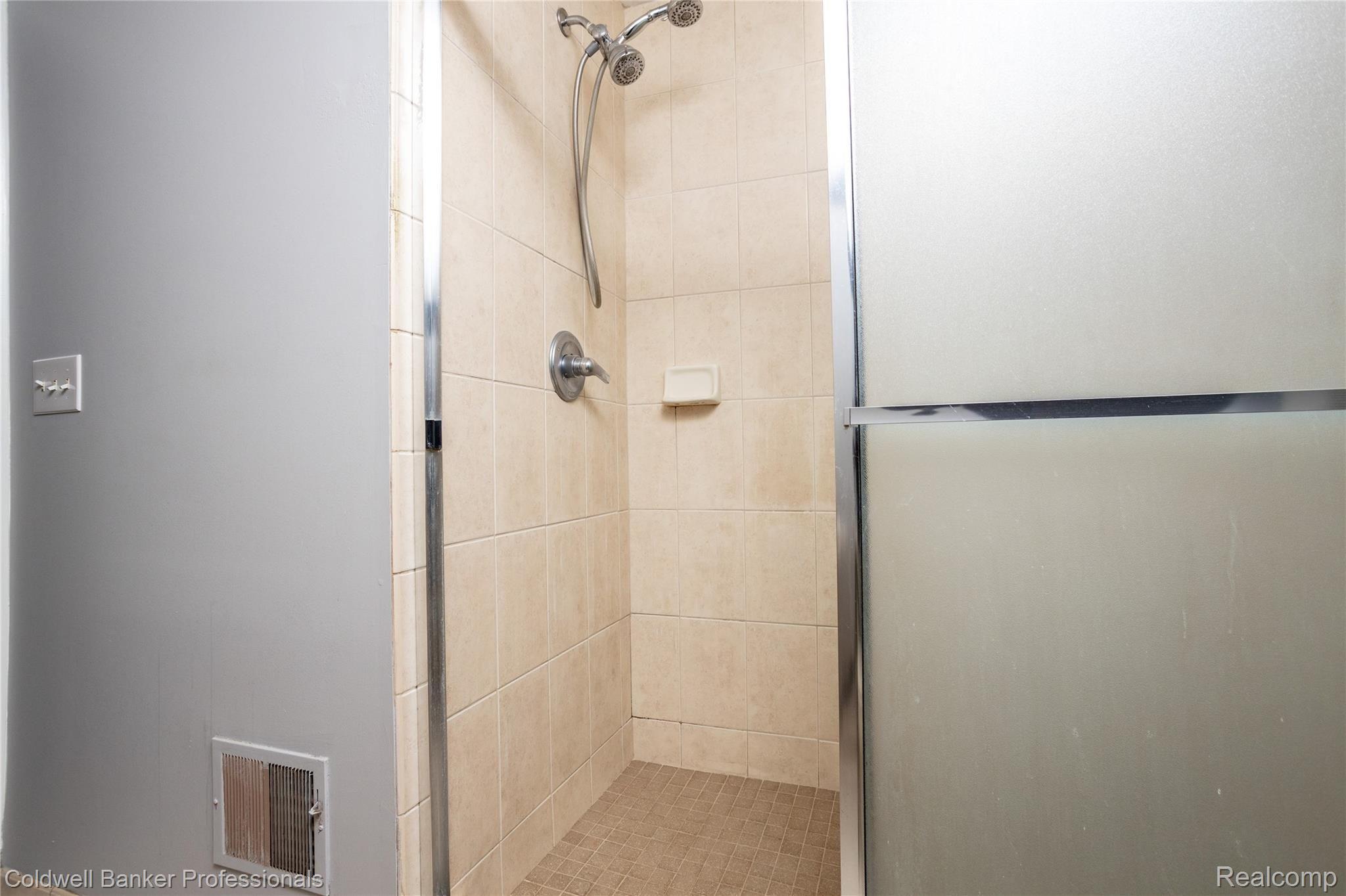 966 Nottingham Road, Unit 968 Grosse Pointe, MI 48230 - Photo 15 of 17 962-966 Bath-Shower.jpg